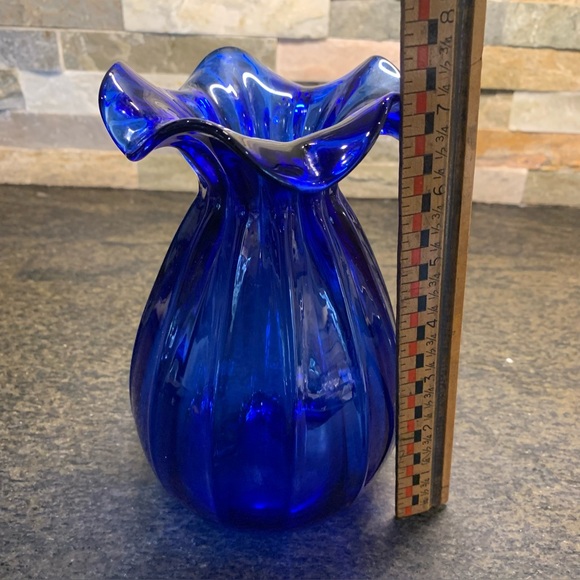 VINTAGE | Blue Glass Ruffle Vase - Picture 7 of 7